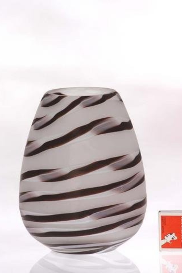 GLASS GLASSES GLAS GLASSWARE GLASSWARES VASE VASES FLORIST FLORISTS FLOWER FLOWERS FLORAL FLORALS ROUND ROUNDS TABLE CENTRE TABLE CENTRES RIPPLE RIPPLES STRIPE STRIPES BULB BULBS 16X22CMD 16X22CMDS SHAPES SHAPE BONBONNIERE BONBONNIERES
