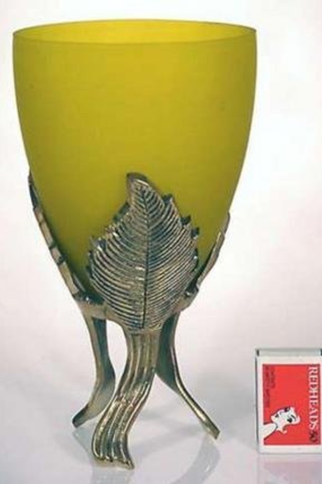 MISCSUNDRIES MISCSUNDRY MISCSUNDRIE FROSTED FROSTEDS CUP+3LEAF130X215MMH CUP+3LEAF130X215MMHS METAL METALS CONTAINERS CONTAINER TABLE TABLES CENTRE CENTRES CENTER URN URNS CUP CUPS LEAF LEAFS X MMH MMHS